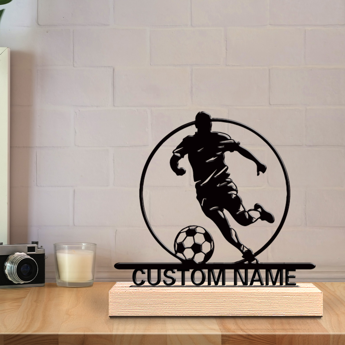 カスタムサッカー選手メタル像（名前入り）、木製台座付きテーブ - Home Decor Quirky のレビューと価格
